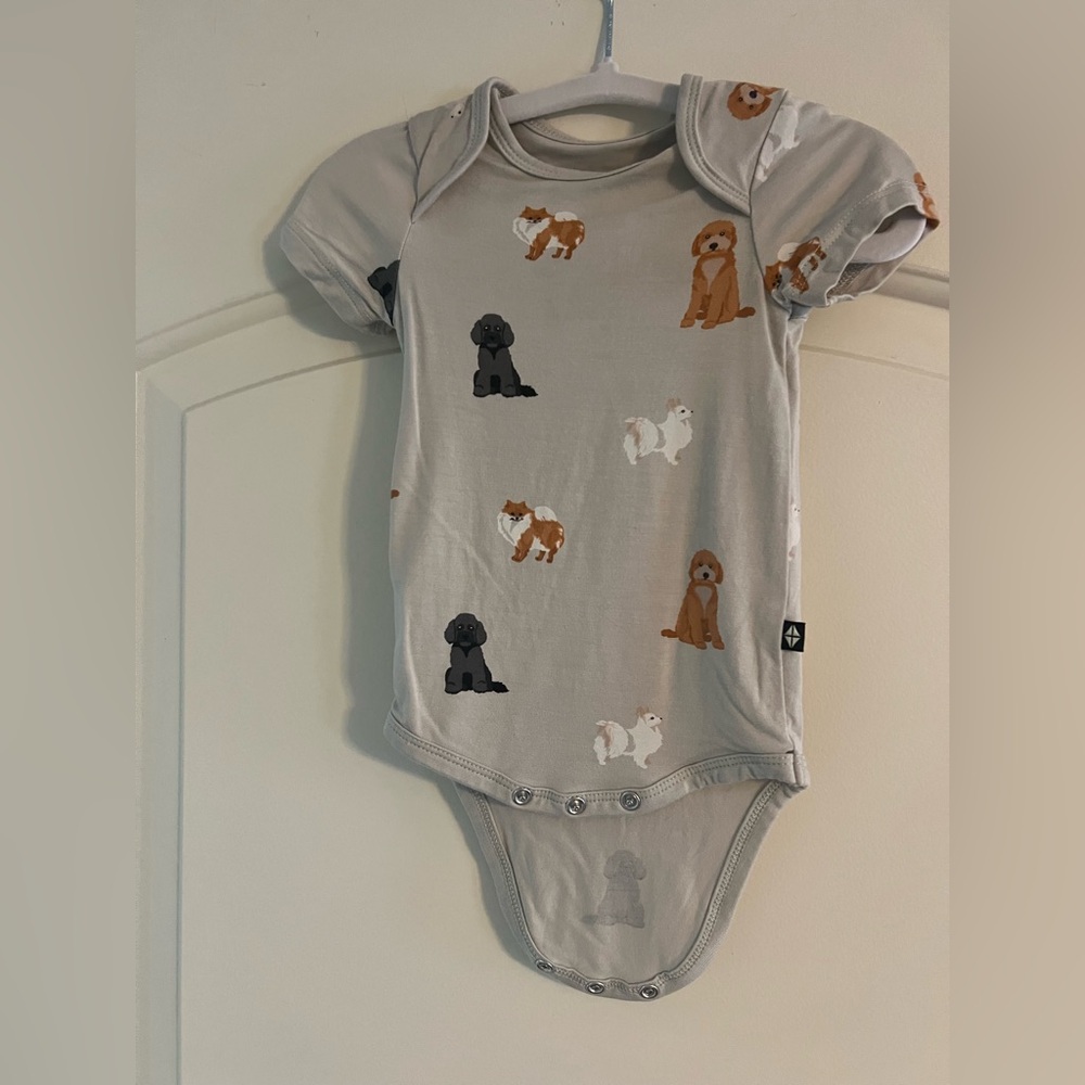 Kyte BABY Grey One-Piece with Dog Print